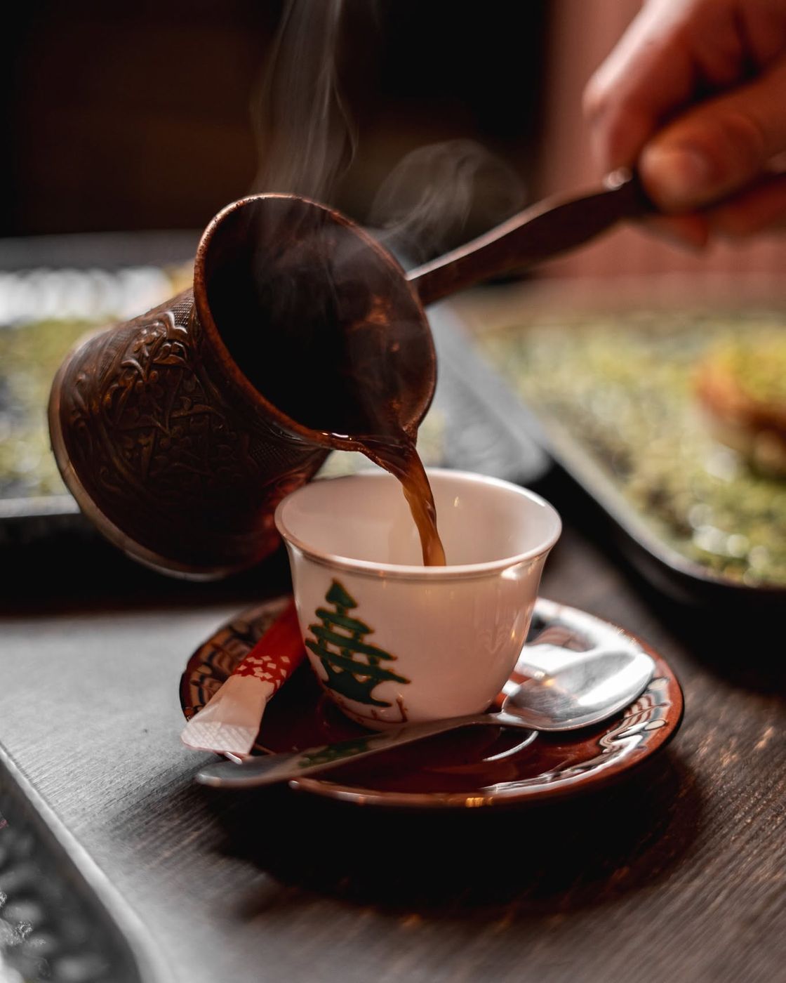 Café libanais versé à la main
